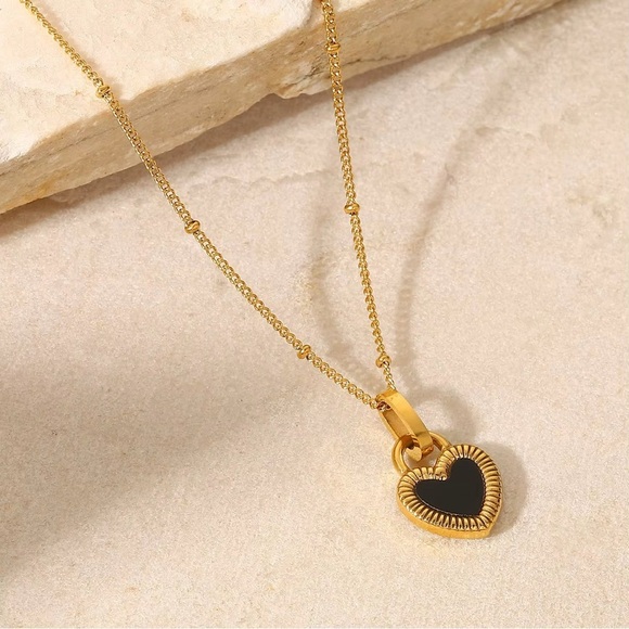 18K Gold Plated Heart Pendant Necklace - Picture 4 of 7